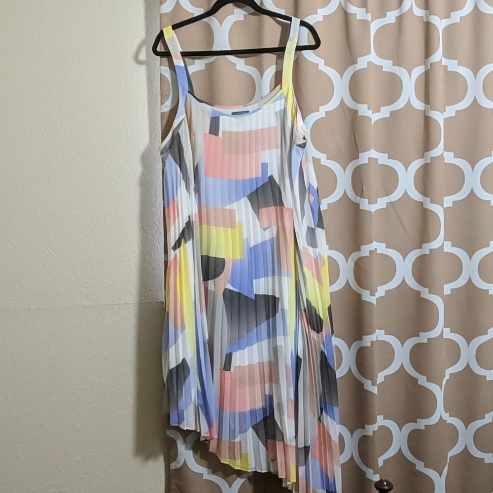 Sleeveless pleated dress